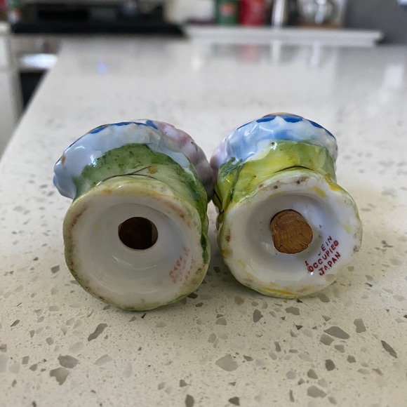 Vintage 40s Hand-Painted Flower Salt & Pepper Shakers Japan Ceramic Cottagecore - Picture 6 of 10